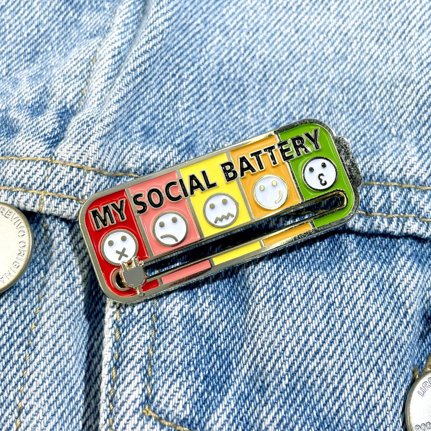5 States Emoji Social Battery Slipping Lapel Pin